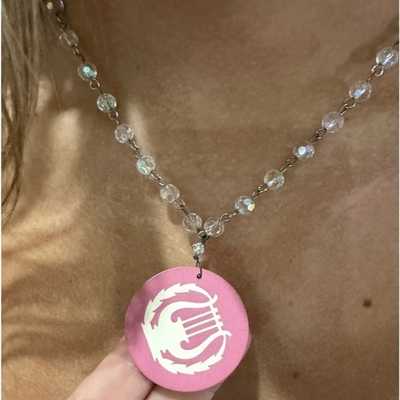 POKER CHIP GIRL  Vintage Poker Chip Necklace, EUC! - Picture 2 of 6